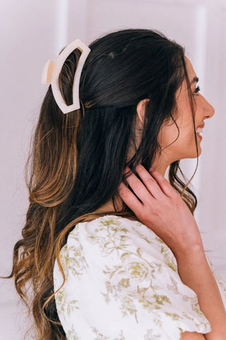 Open Almond Beige Medium Claw Hair Clip