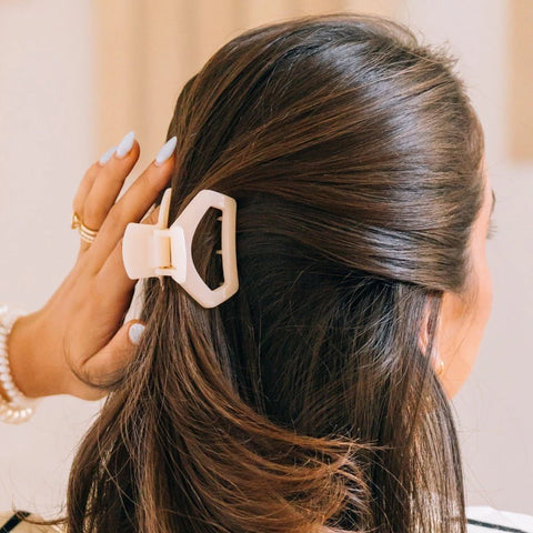 Open Almond Beige Petite Hair Clip